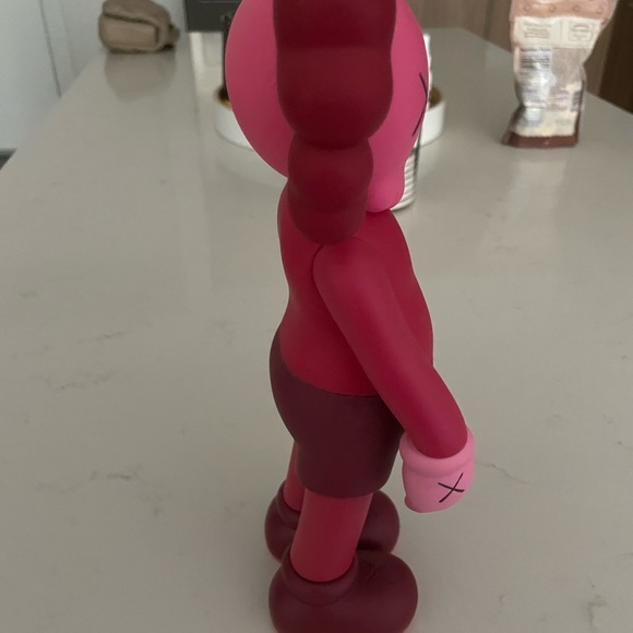 KAWS Red blush companion - Picture 6 of 7